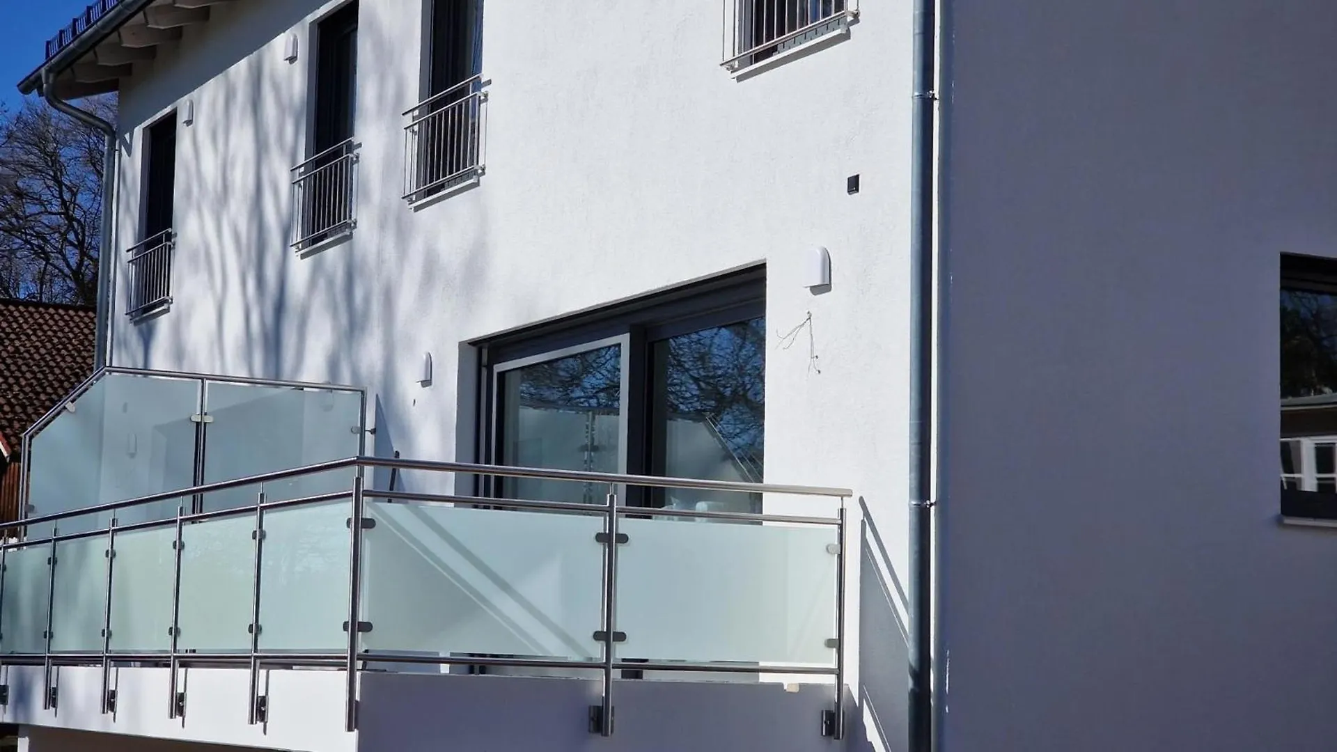 Holiday home Doppelhaushaelfte - Moderner Neubau Im Gruenen, Nahe See, S-Bahn Und Mit E-Ladesaeule Villa Pocking