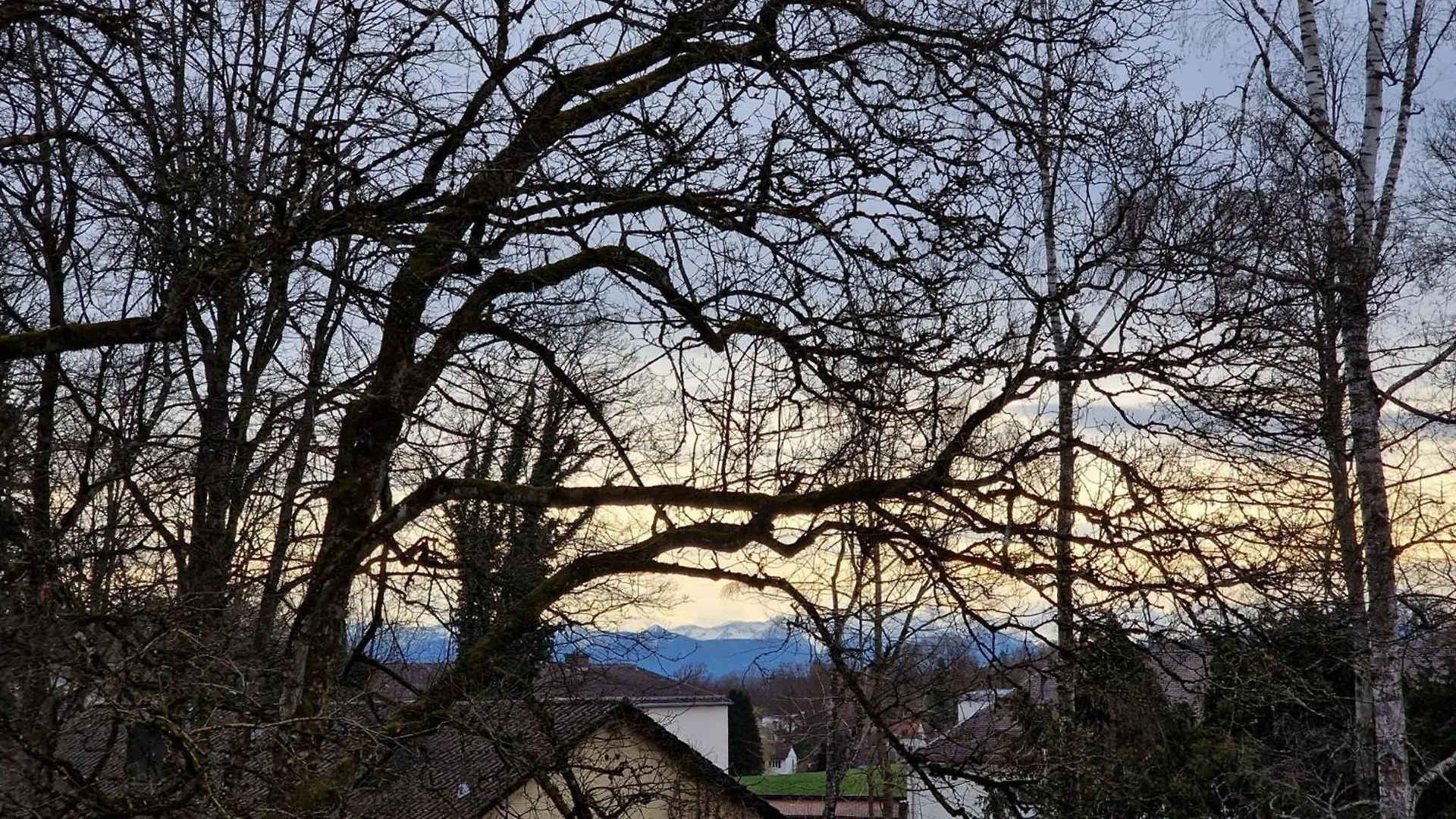 Doppelhaushaelfte - Moderner Neubau Im Gruenen, Nahe See, S-Bahn Und Mit E-Ladesaeule Villa Pocking  Holiday home Pocking (Starnberg)
